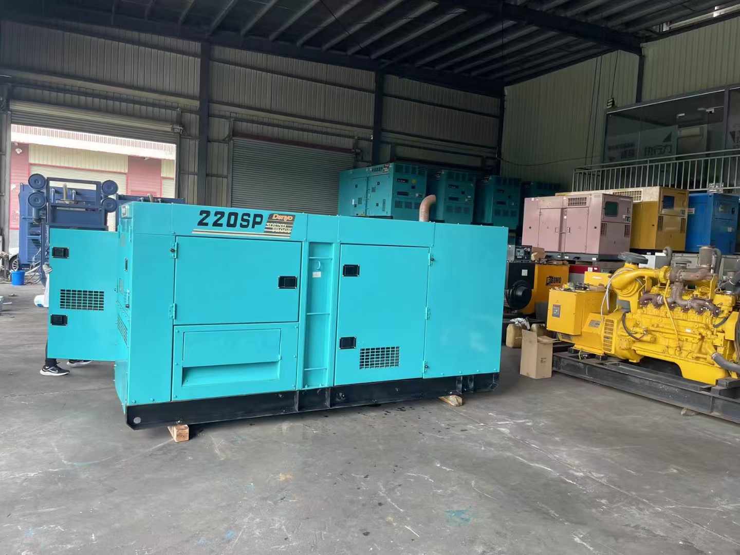 扬州柴油发电机组长期不间断运行时，如何监控其温度和压力？