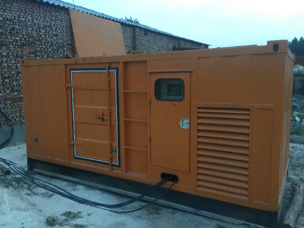 扬州发电机组长期使用中，电缆线的敷设路径有哪些要求？